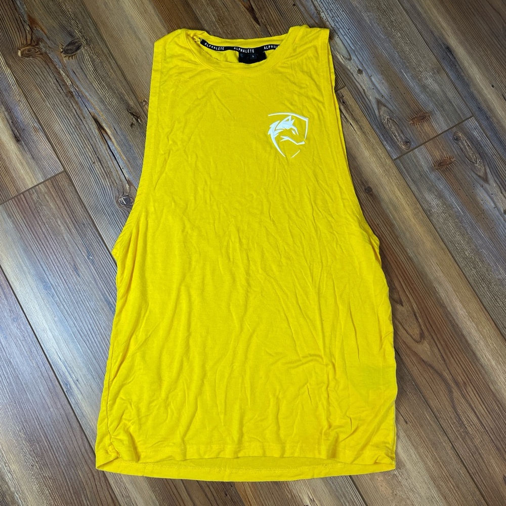 Alphalete Athletics Performance Luxury Wolf Logo Cutoff Small S Yellow